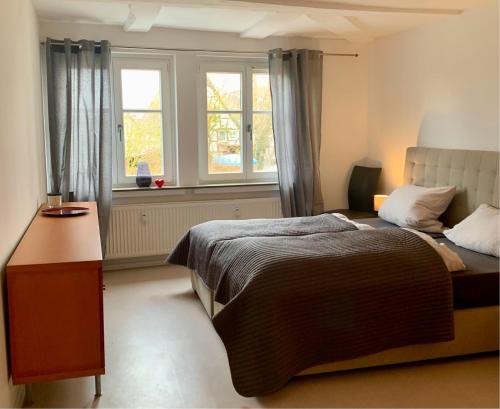 Modern wohnen im Fachwerkhaus im Herzen Wolfhagens - 2 Schlafzimmer, Parkplatz