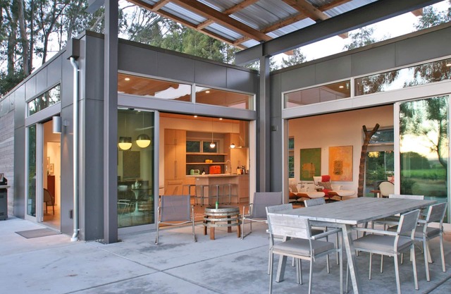 Modernist Compound With Expansive Views Overlooking Bellflower Vineyards
