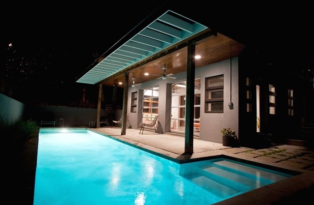 Modernist Home, Private Pool open year round, 2 Blocks to Beach