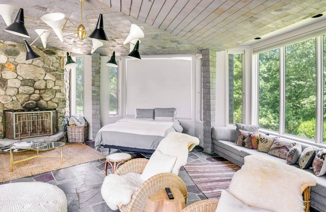 Modernist Montauk Home with Heated Pool, Close to Lake Montauk and Ditch.