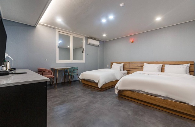 Mokpo Nine Self Check-in Hotel