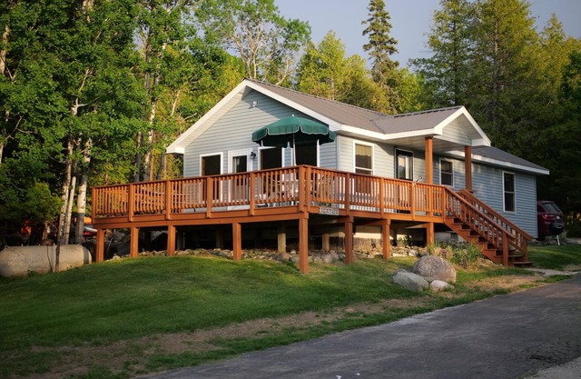 Molly Cabin @ Captain's Cove on Drummond Island