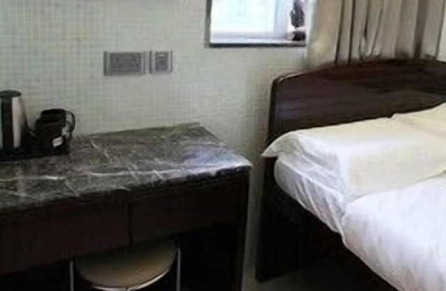 Mong Kok MTR Window Room for 2-Y3