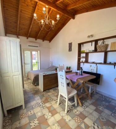 Mono ambiente con terraza y balcón