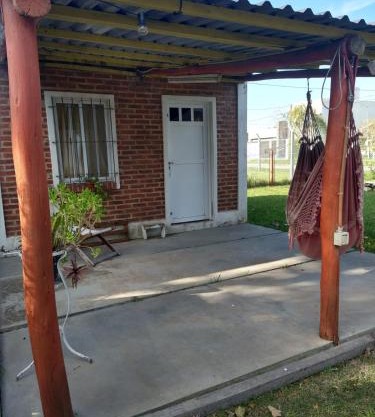 Monoambiente con baño privado, cocina, heladera y cochera en Pueblo Belgrano