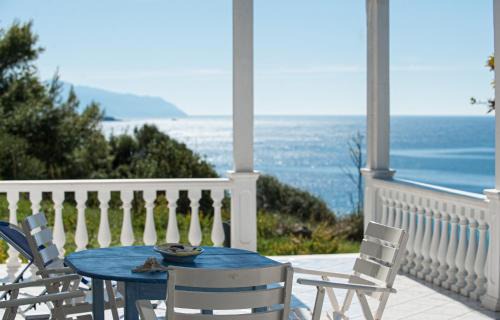 Monolithi Seaside Cottage