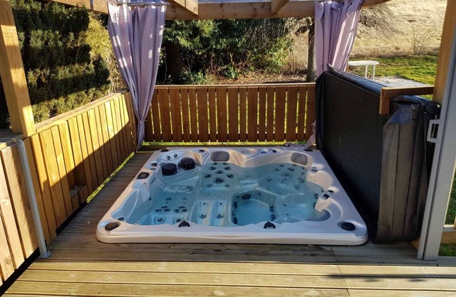 MONTAGNE-LAC & SPA (private jacuzzi) (NEW)