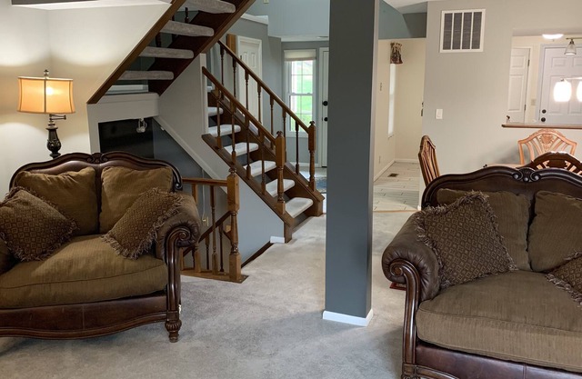 Month to month Townhouse with attached Garage