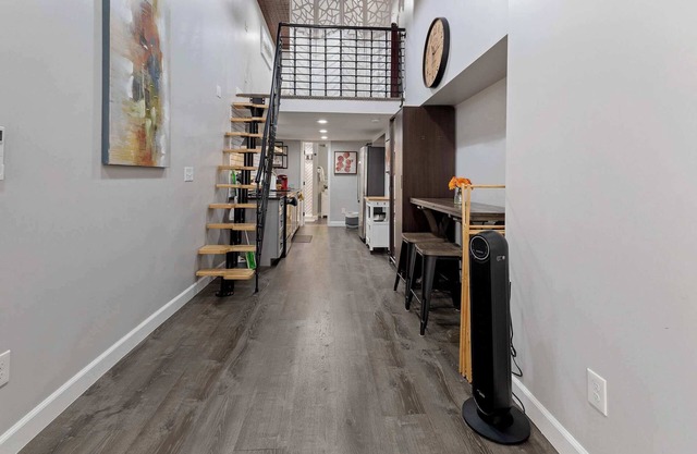 Monthly Rental- Bright loft in Wheat Ridge