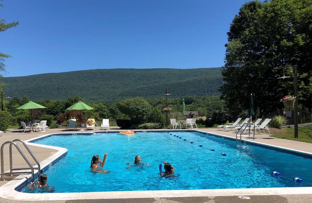 Monthly vacation rental - Charming and rustic Manchester, Vermont Condo 3000