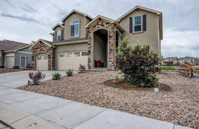 Monument home in beautiful Colorado. Very close to all attractions!