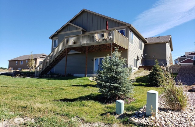 Monument Home with Beautiful Mountain Views