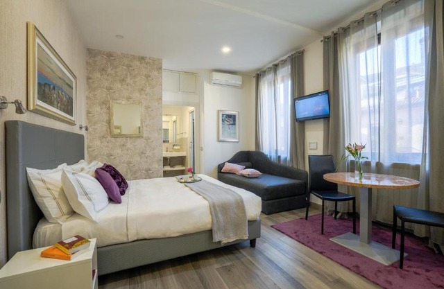 Monza City Rooms & Studios