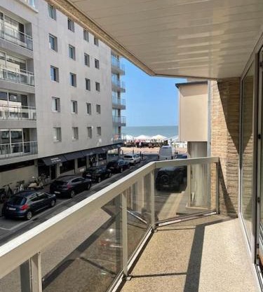 Mooi appartement met zijdelings zeezicht, op 100 meter van strand