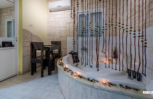 Moon Light Yavneʼel