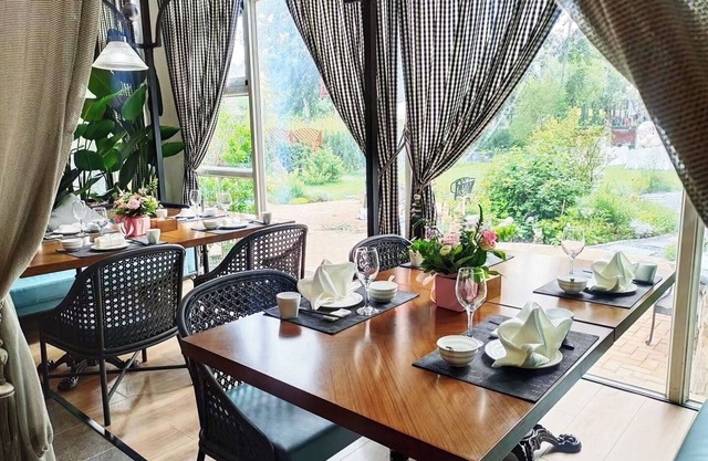 Moon River Puyue Hotel