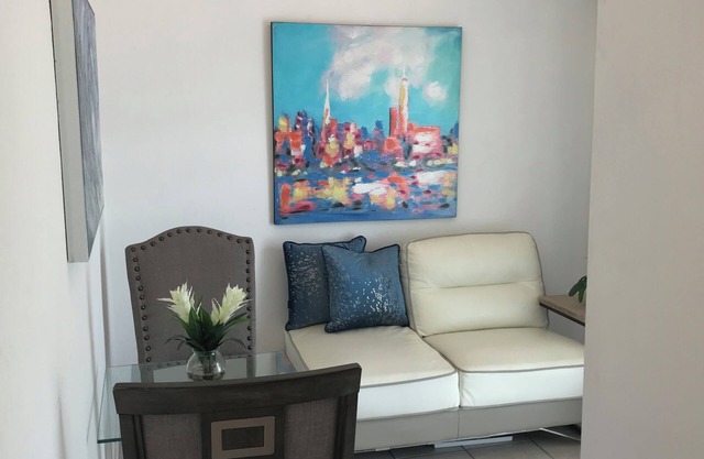 Moon Roosevelt Downtown local-urban humble area 1-bedroom apartment in San Juan