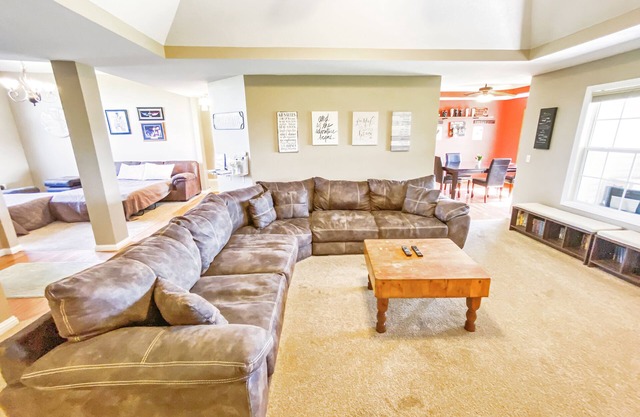 Moon Valley Retreat-Family Gatherings-Fooseball-CornHole-Whirlpool Tub-Fireplace