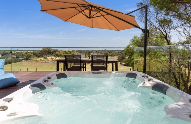 Moonah Link Views, Spa, Sunset, Linen, Wi-Fi, private and serene