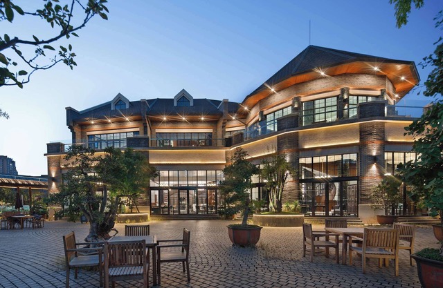 MOONRISE HOTELS & RESORTS