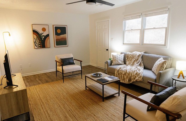 "Morning View 3” Cozy Modern Stay - College/Hiking