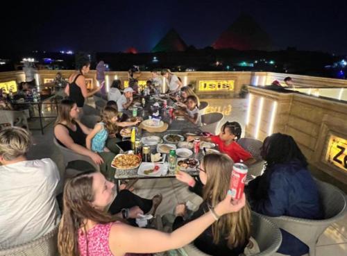 Moses Pyramids and sphinx Inn