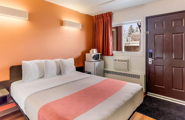 Motel 6 Lethbridge, AB