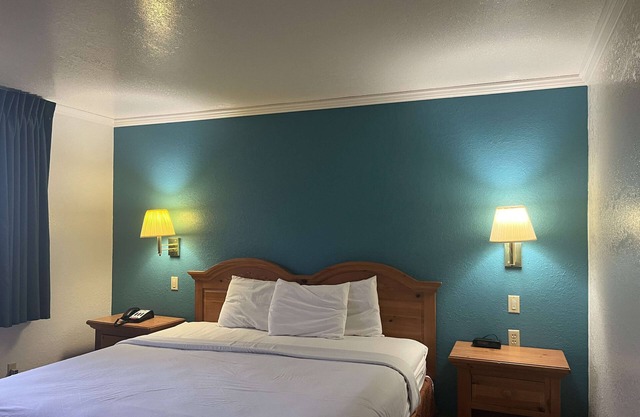 Motel 6 Portland, IN