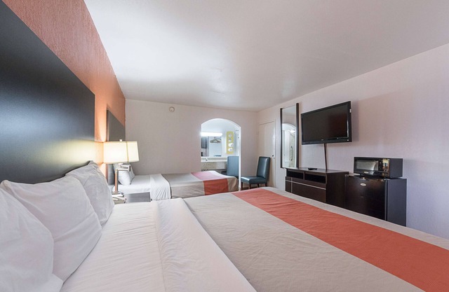 Motel 6 San Antonio, TX - I-10 West