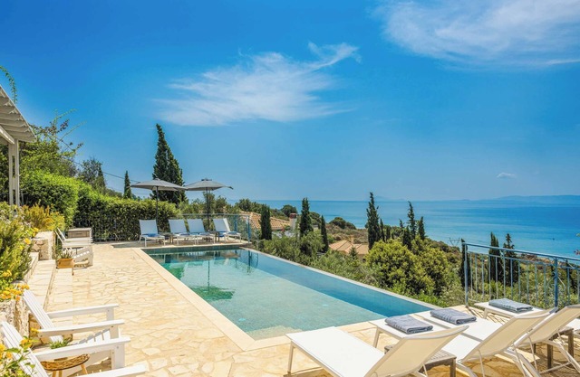 Mounda Beach Villa - Four Bedroom Villa, Sleeps 7