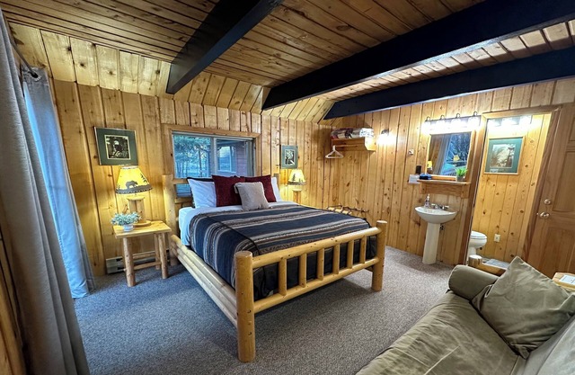 Mount Peale Country Inn and Cabins