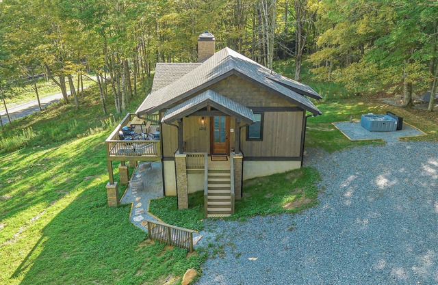 Mountain Cabin Oasis: hot tub&fire pit
