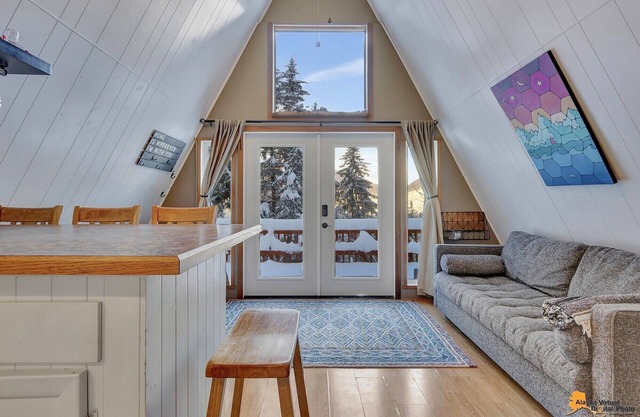 Mountain Cabin on Alyeska with Amazing Valley Views