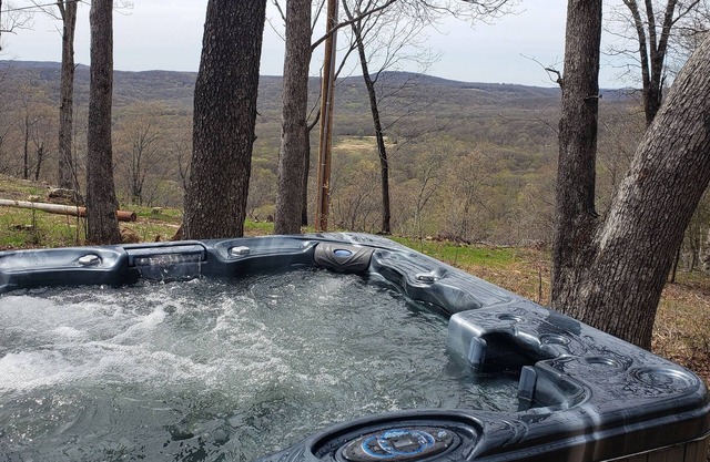 Mountain Cabin With Amazing View and Private Hot Tub