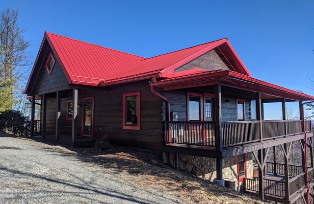 Mountain Cabin with Views of the Blue Ridge Parkway and the Piedmont