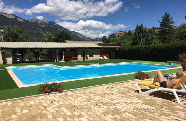 Mountain chalet with pool access, children's play area, restaurant and pizzeria.