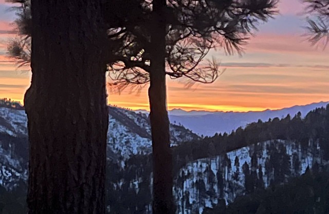 Mountain Dreams … Cozy Cabin. Spectacular Views
