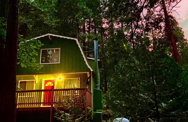 Mountain Getaway Close to Trails, Lake, River Adventures and snow play.