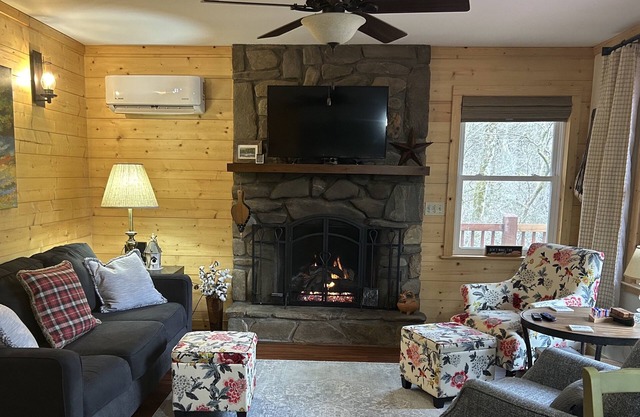 Mountain hide away with easy access