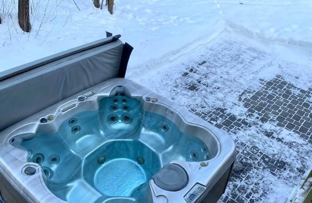 Mountain Lodge Farm House - HOT TUB 7 PERSON