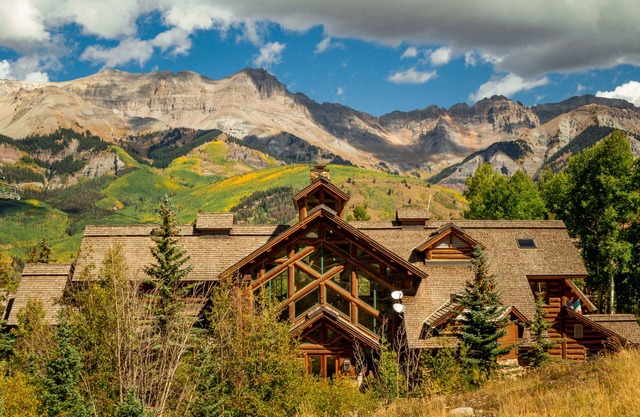 Mountain Lodge Jr Ste w/kitchenette - no oven, gas fireplace & ski in-out