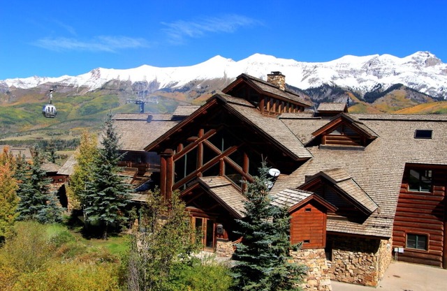 Mountain Lodge 2 BR Ste w/kitchen gas fireplace & Ski in/out