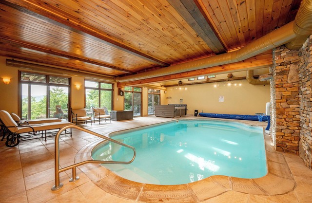 Mountain Retreat w/Indoor Pool & Hot Tub