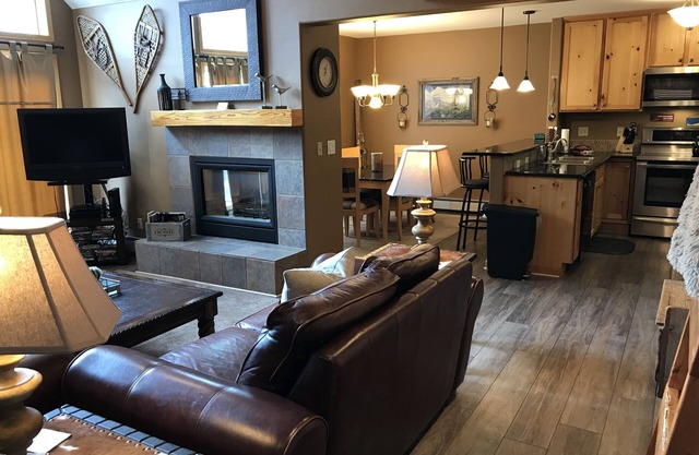 Mountain Ski Haus Chalet! Walk to Gondola, River Run! Hot-Tub!