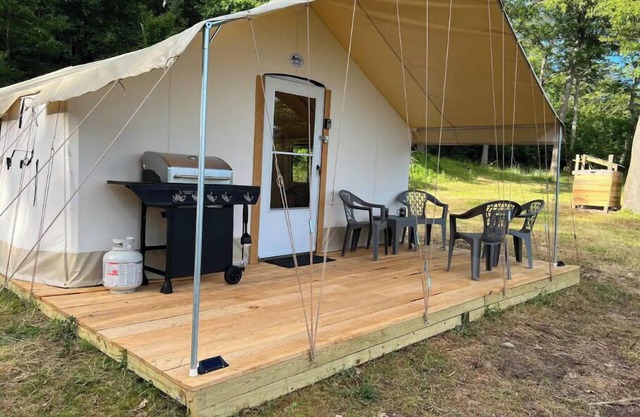Mountain Top Glamping with a Priceless View!