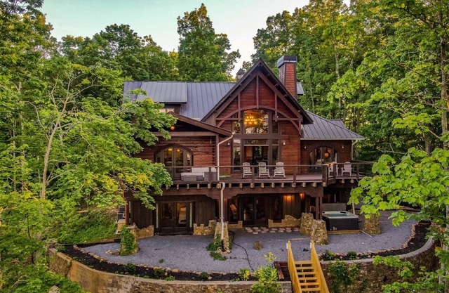 Mountain Top Lodge | Ellijay, GA