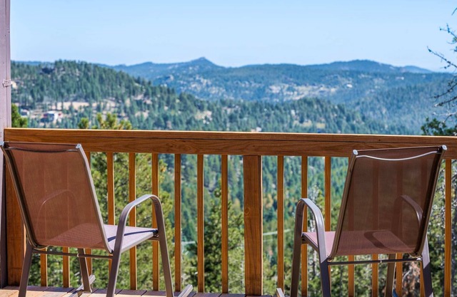 Mountain View Apartment Near Downtown & Hiking