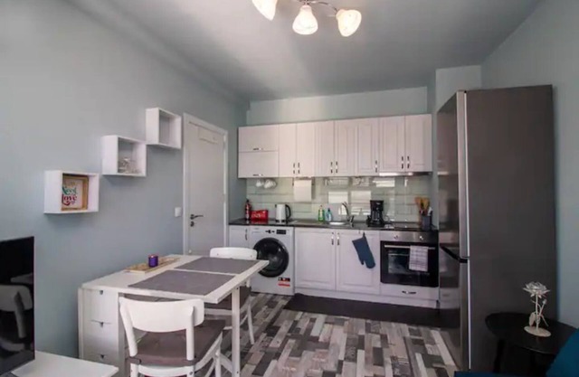 Mountain View Apartment + Parking