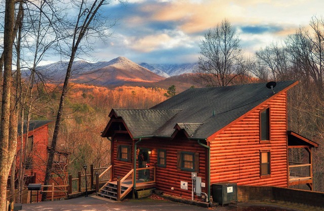 Mountain view, convenient location, fire pit, easy drive to cabin, family-fun!