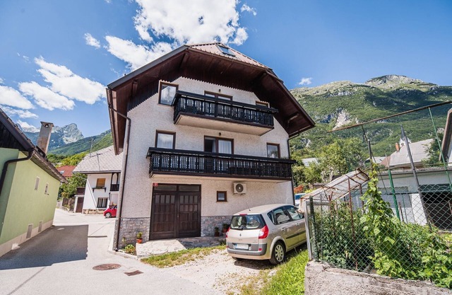 Mountain View Haven Apartments - Two Bedroom Apartment with Balcony